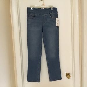 NWT-Amanda by Gloria Vanderbilt PULL ON JEANS- size, 10 SHORT